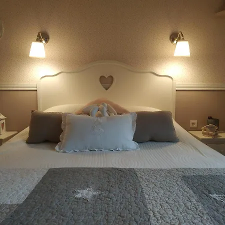 Le Cardinal Bed & Breakfast *