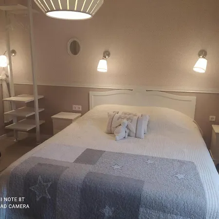 Le Cardinal Bed & Breakfast Annebault