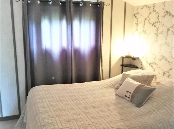 Le Cardinal Bed & Breakfast Annebault